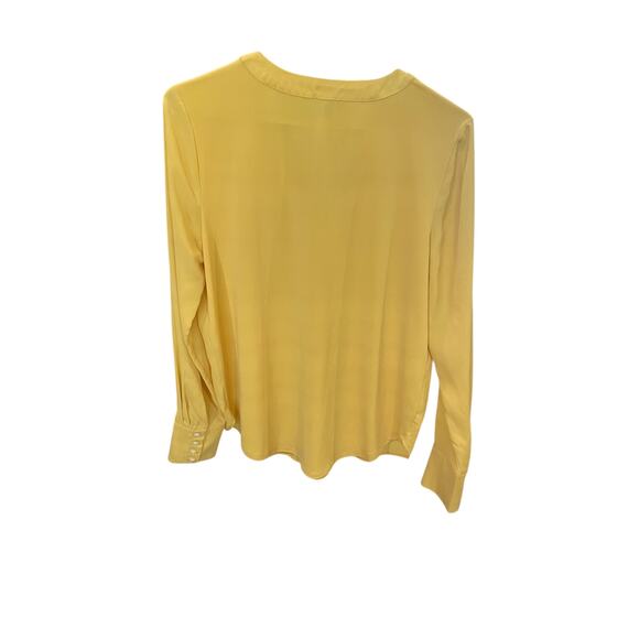 Ann Taylor Blouse – XS, V-Neck, Button Detail, Rounded Hem, Lightweight, EUC - Picture 2 of 5